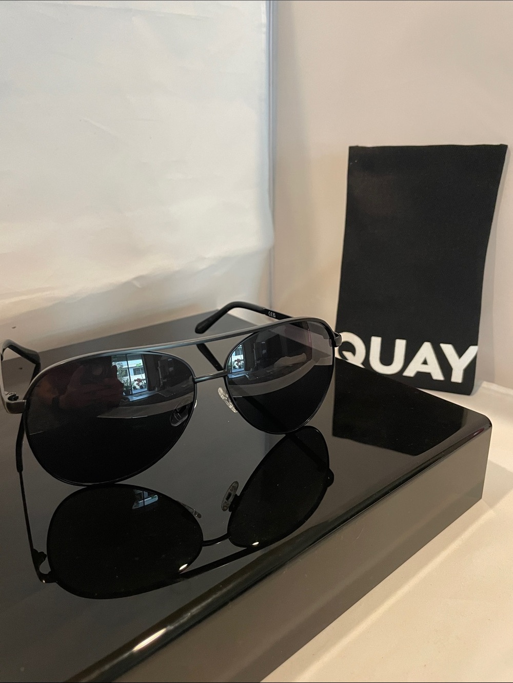 Quay Australia Unisex Black/Smoke Aviator Vivienne Sunglasses